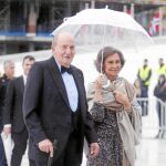 Los Reyes Eméritos, a su llegada ayer a la cena de gala en la Ópera de Oslo