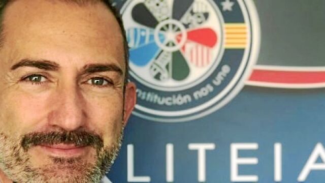 En la imagen, David Hernández, un policía local que asumió la presidencia de la asociación Politeia, y que se muestra ambicioso