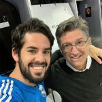 Isco posa junto a Chendo