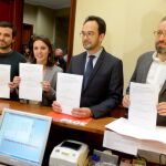 Podemos, Cs y PSOE: la comisión sobre el PP. Marzo de 2017. Al registro del Congreso acudieron Irene Montero y Alberto Garzón (ahora ministros de Sánchez) junto a Hernando (PSOE) y Girauta (Cs). Registraron una comisión para investigar la financiación del PP.