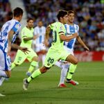El defensa del FC Barcelona, Sergi Roberto, lucha por el balón frente al defensa del CD Leganés, Raúl García Carnero/Foto: Efe