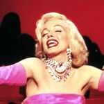 La muestra incluye anuncios, fotogramas de películas y publicaciones