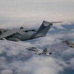 Así ha sido cómo un A400M del Ejército del Aire abastecía en vuelo por primera vez a un Eurofighter