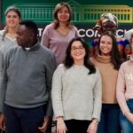 Ponentes de las jornadas de la Fundación Dilaya junto a un grupo de los estudiantes que asistieron al encuentro