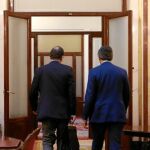Mariano Rajoy, ayer, con el portavoz del PP en el Congreso, Rafael Hernando