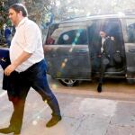 El vicepresidente de la Generalitat, Oriol Junqueras, a las puertas del Parlamento de Cataluña