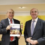 Angel Gurria junto a Luis de Guindos hoy en Madrid.
