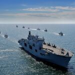 Imagen del HMS Ocean junto a otros buques de la Royal Navy británica Imagen del HMS Ocean junto a otros buques de la Royal Navy británica