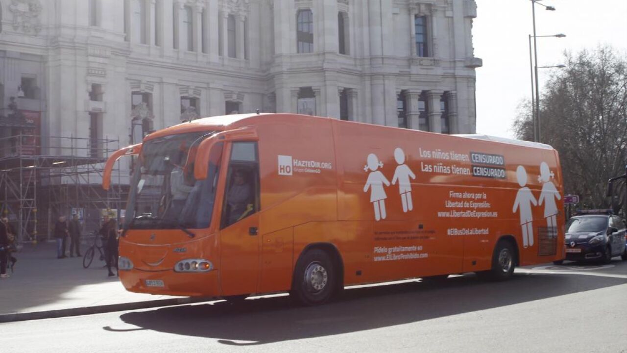 La Justicia avala la multa de 20.000 euros de la Generalitat al bus tránsfobo de Hazte Oír