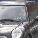 Hablar por el móvil, una imagen demasiado habitual al volante