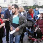 El artista Juan Manuel Montilla, El Langui, ayer antes de ser recibido por el consejero de Transportes