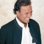 Julio Iglesias, casi todo en una biografía