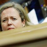 La ministra de Economía, Nadia Calviño, defiende la subida de impuestos