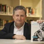 José Luis Ferris: «Cossío fue el que más ayudó a Miguel Hernández»