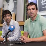 Andrés Herzog (d), junto al miembro de la coordinadora del partido en Murcia Rubén Serna