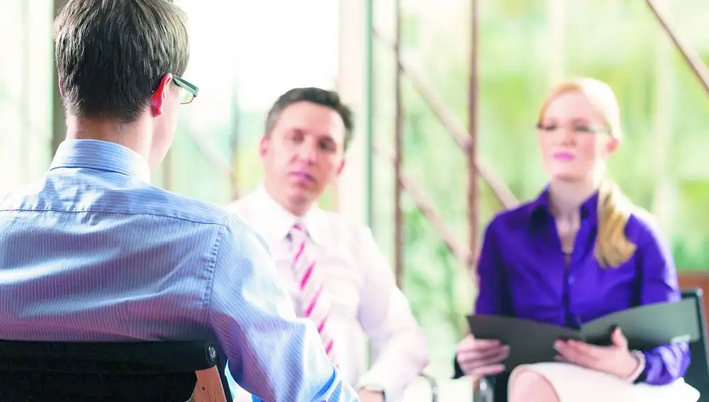 Una persona en una entrevista de trabajo