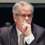 El ministro español de Asuntos Exteriores, Alfonso Dastis, en una reunión con representantes de Ongs españolas en Lima (Perú).