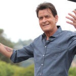 Charlie Sheen se arrepiente de haber sido tan ‘cruel’ con Ashton Kutcher