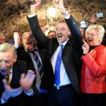 El líder del partido de ultraderecha Alternativa Por Alemania, Uwe Junge, celebra los resultados de los sondeos