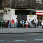 Por el contrario, el número de hogares en los que todos sus miembros activos están ocupados aumentó en 60.700.