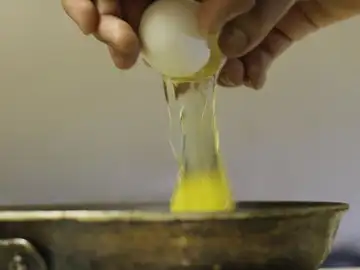 Salud recomienda extremar las precauciones con alimentos a base de huevo para evitar la salmonelosis Salud recomienda extremar las precauciones con alimentos a base de huevo para evitar la salmonelosis