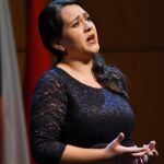 Adriana González es soprano