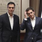 Pedro Sánchez (i), y el presidente de Ciudadanos, Albert Rivera, en una imagen de archivo