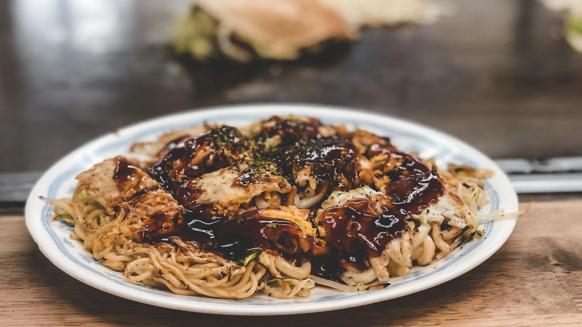 Okonomi ¿qué? Okonomiyaki, la versión oriental de la pizza que te hará babear