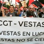 A pesar de la multitudinaria manifestación del pasado jueves, la empresa notificó ayer al comité de empresa el ERE de extinción