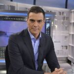 Pedro Sánchez, durante su entrevista en televisión. (Foto: Telecinco)