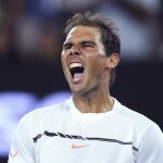 Rafael Nadal celebra su pase a las semifinales del Abierto de Australia tras derrotar al canadiense Milos Raonic.