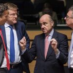 Jeroen Dijsselbloem, Johan Van Overtveldt, Luis de Guindos y Pierre Gramegna durante la reunión del Eurogrupo