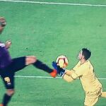 Otra polémica del VAR: no vio falta en el gol de Luis Suárez