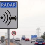 Los detectores localizan la onda emitida por los radares, por lo que son capaces de avisar si dentro de una caja está instalado o no un cinemómetro o si hay uno móvil. El precio medio de uno de estos dispositivos es de unos 300 euros.
