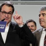 El portavoz en el Congreso de CDC, Francesc Homs (d), y el presidente de CDC, Artur Mas (i)