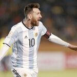 Messi celebra uno de los goles que metieron a Argentina en el bombo