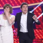 María Villalón, tras proclamarse vencedora del concurso, junto a Manel Fuentes