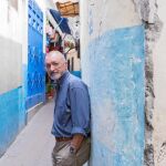 El escritor se perdió ayer entre las callejuelas de Tánger