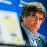 Carles Puigdemont participa en la presentación del libro "Més Operació Urnes", de los periodistas catalanes Xavi Tedo y Laia Vincens, en Bruselas (Bélgica)/Foto: Efe