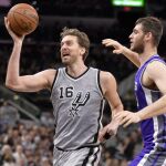Pau Gasol llevó al equipo de San Antonio a un triunfo cómodo de 118-102, ante los desahuciados Kings de Sacramento.