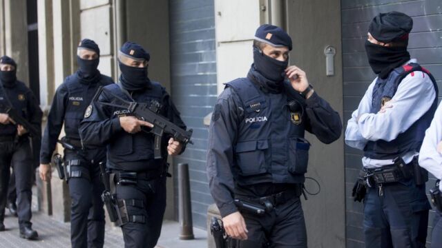 Los Mossos d'Esquadra durante una operación de esta semana