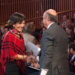 Ana Botín y Luis de Guindos se saludan en una foto de archivo