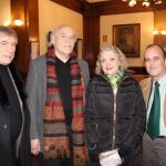 De izquierda derecha: el crítico Miguel Losada, el homenajeado Manuel de Blas, Helena Fernán Gómez, actriz, y el periodista José Aguilar.