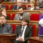 En la imagen, la diputada, Anna Gabriel, el presidente del Govern, Carles Puigdemont, y el vicepresidente, Oriol Junqueras