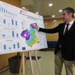 El consejero Miguel Ángel del Amor durante la presentación del balance de daños y pérdidas por las últimas heladas en la Región