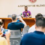 El concejal de Cultura Festiva y presidente de la Junta Central Fallera, Pere Fuset, ayer durante la rueda de prensa