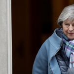 La primera ministra Theresa May al salir de Downing Street