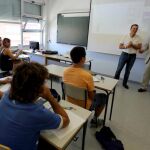 El consejero de Educación, Fernando Rey, durante una reciente visita al instituto Delicias en Valladolid