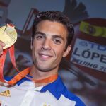El atleta español Miguel Ángel López, que acaba de proclamarse campeón del mundo de 20 km. marcha en Pekín