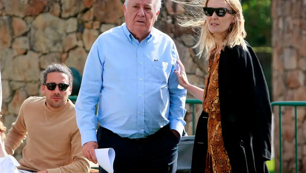 El fundador de Inditex Amancio Ortega, junto a su hija Marta Ortega